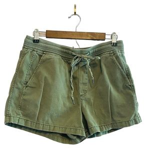 3/$25 🖤 Khaki Green ShortsSize: MediumBrand: GapColor: Army Green